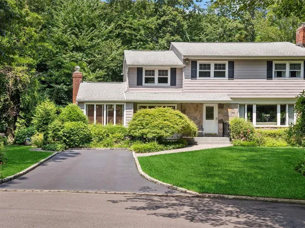 5 White Birch Court, Smithtown, NY 11787