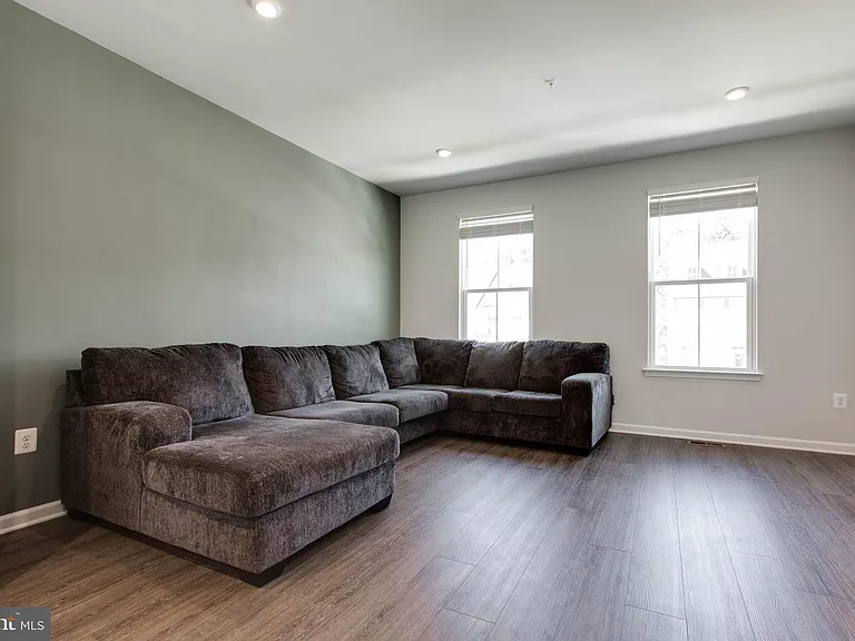 188 Woodgate Cir — Photo 7