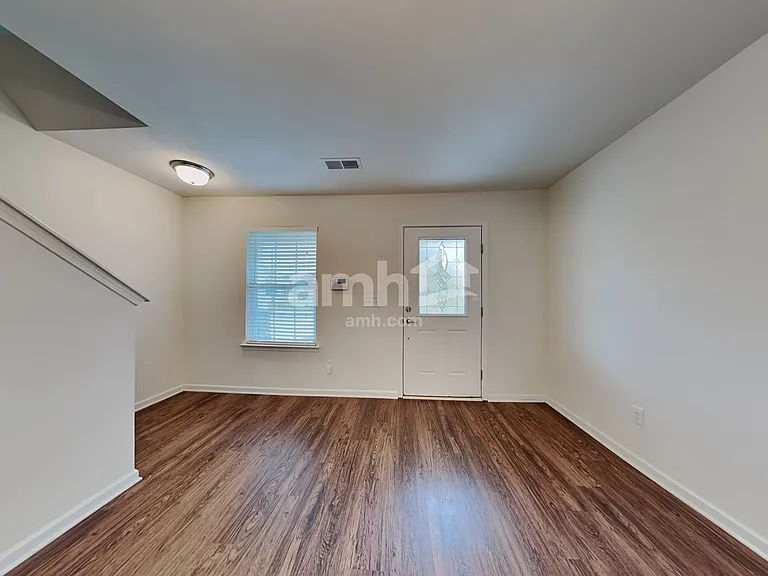 1882 Woodstone Dr — Photo 7