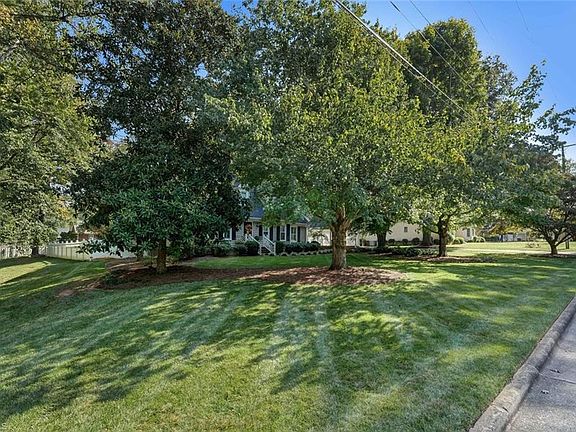 3rd image of 2003 Belmont Dr