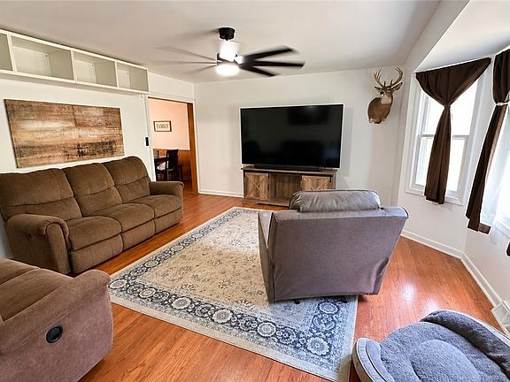 5th image of 8470 Shadyview Ave NW