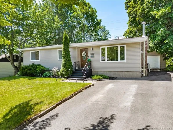 160 Tilley Dr, Fredericton, NB E3B 5L1