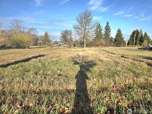 2nd image of 606 Yelm Avenue W