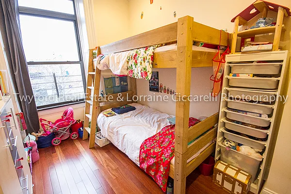 Rented by Twyford Real Estate | media 32