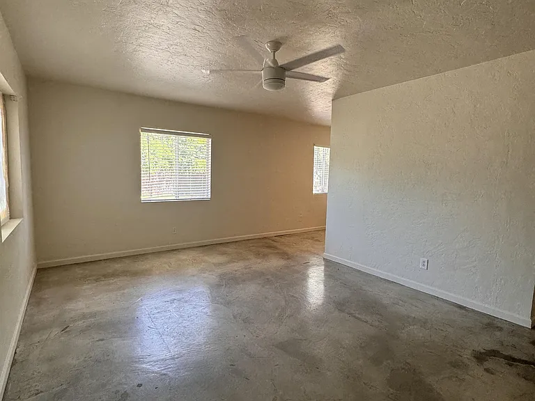 2718 N Greenfield — Photo 3
