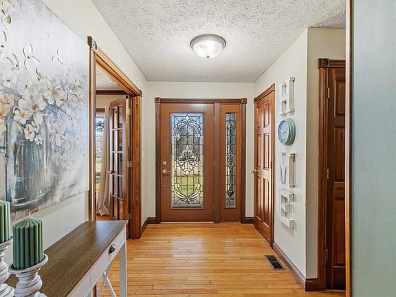 2nd image of 972 J T King Rd