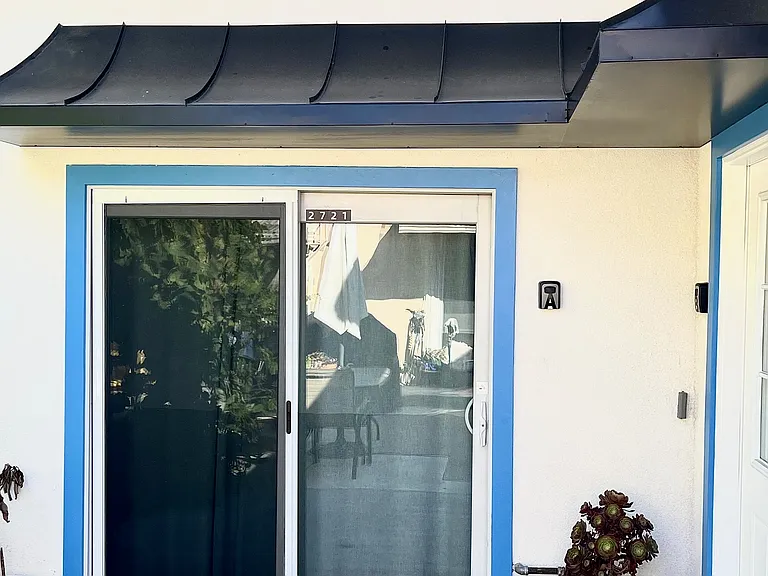 Veteran Ave — Photo 2