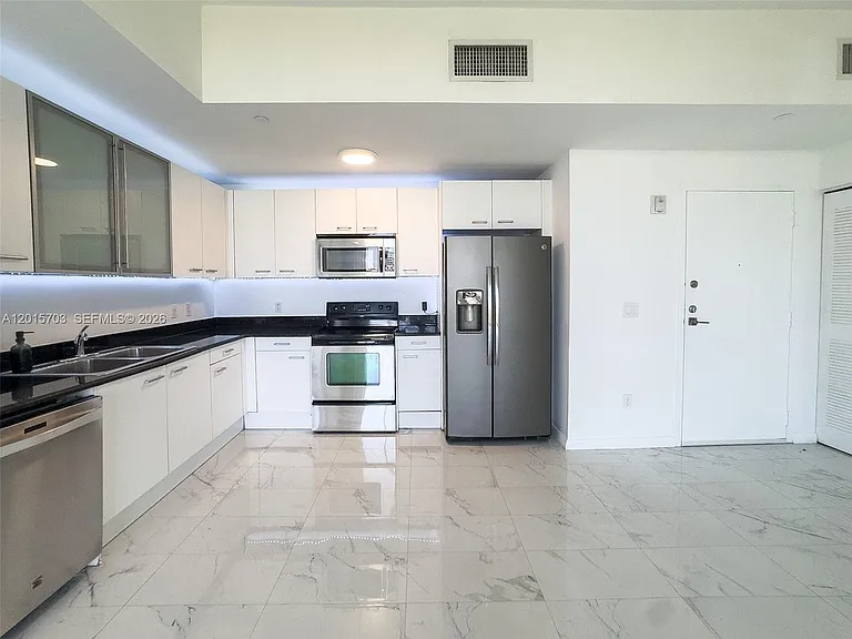 1350 NW 8th Ct #Penthouse 7 — Photo 7