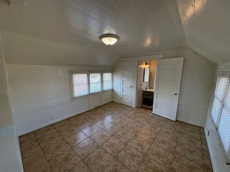 467 1/2 N Alta Ave — Photo 10