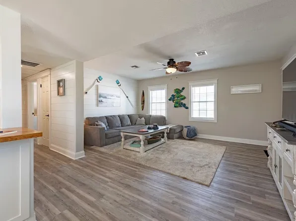 1726 65th St, Galveston, TX 77551