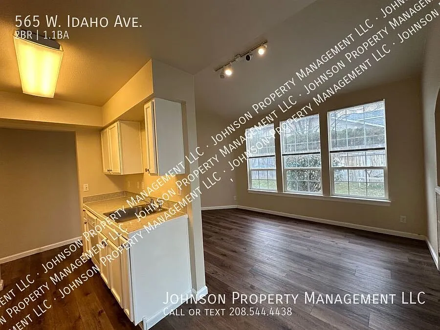 Centrally Located Meridian Townhome for Rent. — Photo 3