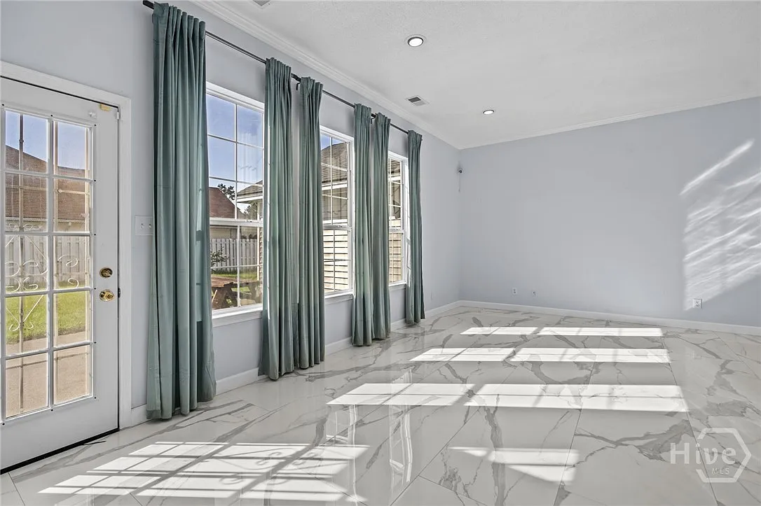 3 bed, 2.0 bath, 1707 sqft, $2,400 — Photo 4