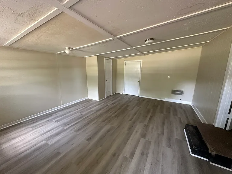 950 University Dr — Photo 7