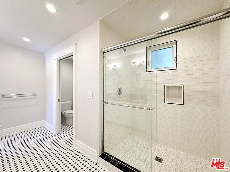 922 W Kensington Rd — Photo 26