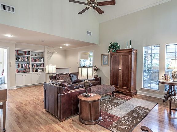 3rd image of 2023 Plantation Dr