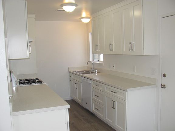 3rd image of 1005 Sherman St