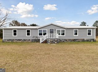 72 Midway Ct, Claxton, GA 30417