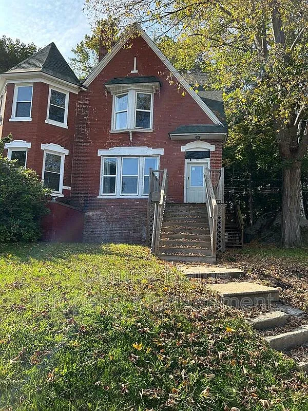3 bed, 1.5 bath, 1500 sqft, $1,100 — Photo 1