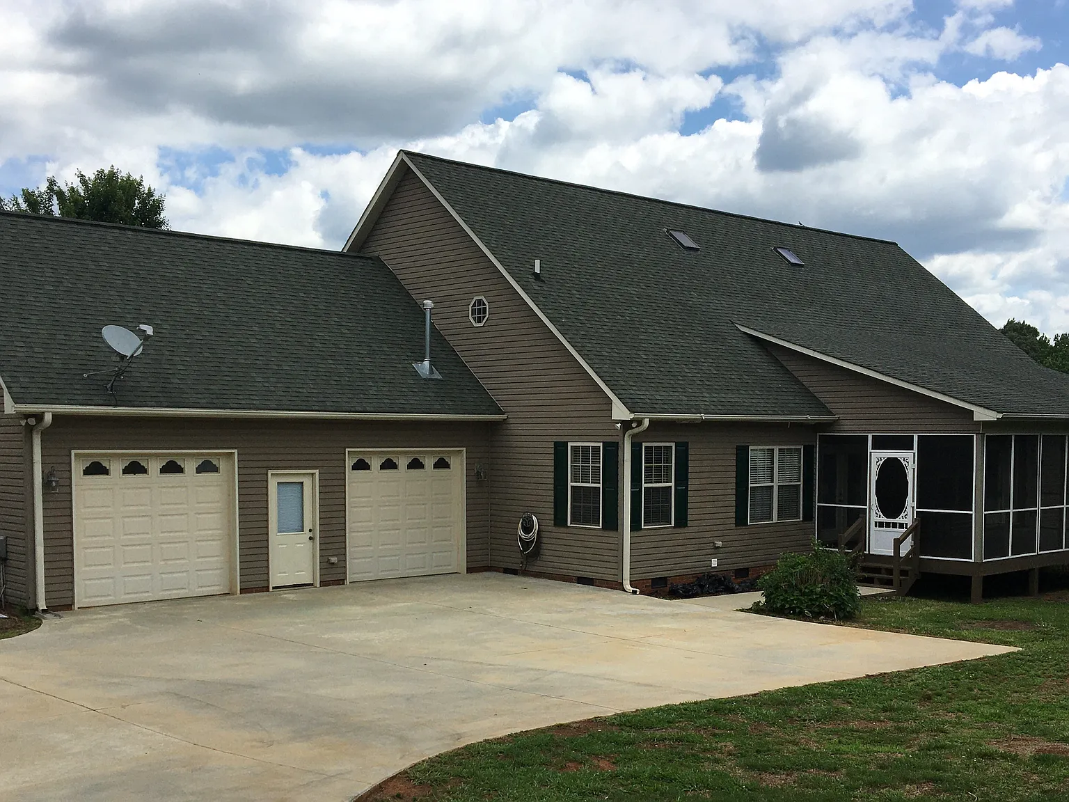 3 bed, 3.5 bath, 3450 sqft, $2,900 — Photo 3