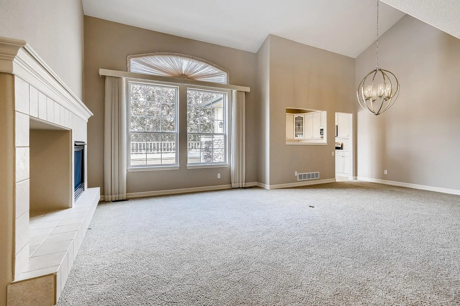3 bed, 2685 sqft, $3,400 — Photo 2