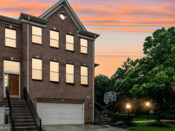 13963 James Cross St, Chantilly, VA 20151