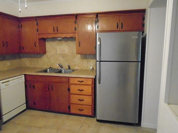 3rd image of 4312 NW Hoover Ave