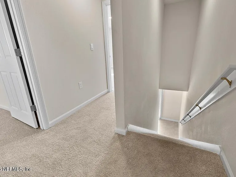 21 Temple Dr — Photo 22