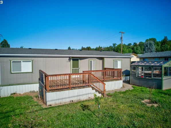 270 NW Civil Bend Ave, Winston, OR 97496