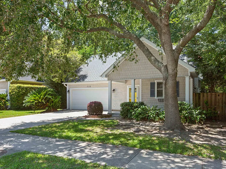732 Lawton Harbor Dr — Photo 2