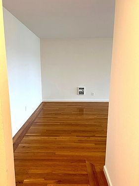4th image of 619 N San Mateo Dr APT 202