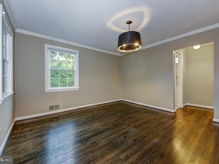 4509 Tournay Rd — Photo 8