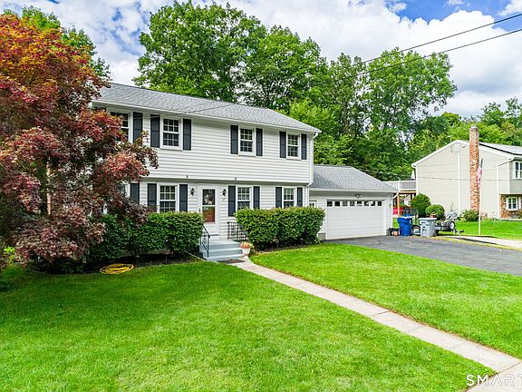 3rd image of 17 Pequot Road