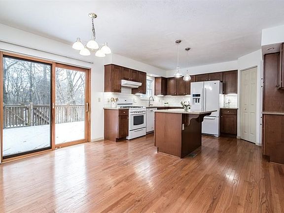 3rd image of 191 Bayberry Ln