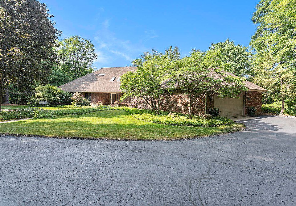 10011 E Rivershore Dr SE, Alto, MI 49302 MLS 23019539 Zillow
