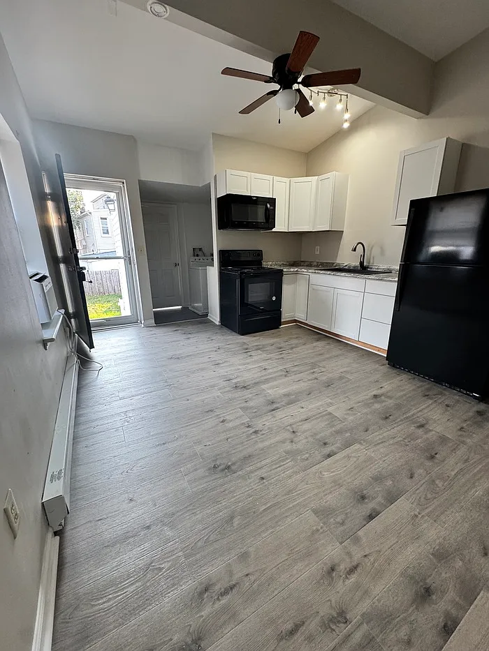 2 bed, 1.0 bath, $1,800 — Photo 1