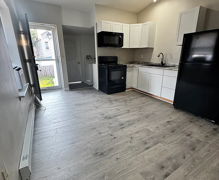 82 W Main St #B — Photo 1