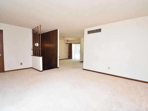 3rd image of 601 Belair Dr