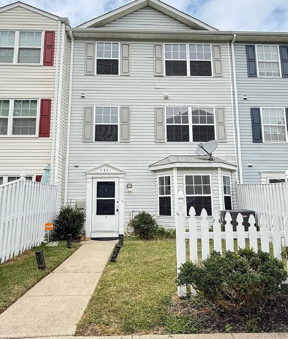 3 bed, 2.5 bath, 1694 sqft, $2,600 — Photo 2