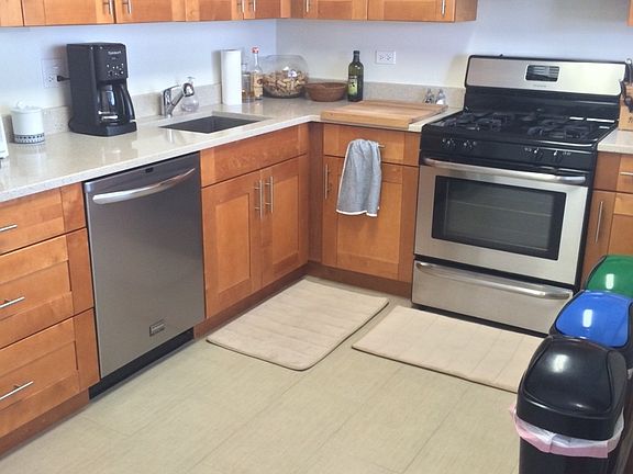 5th image of 2550 Crescent St APT 3C