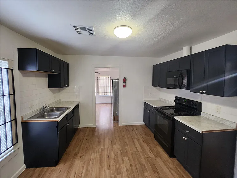 3206 Anita St — Photo 8