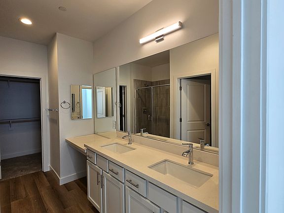 4th image of 10530 W Hammer Ln #10547