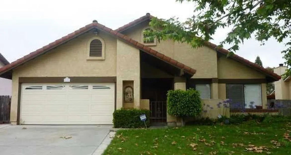 1671 W Knapp Dr — Photo 1