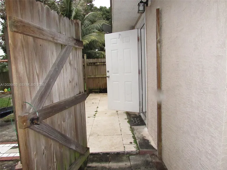 2230 SW 50th Ter #2 — Photo 13