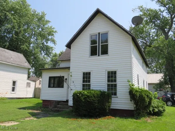 687 Madison St, Conneaut, OH 44030