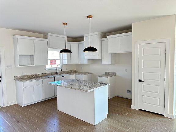 4th image of 1429 El Zarape Ln