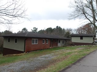 833 Hillcrest Dr, Mc Caysville, GA 30555