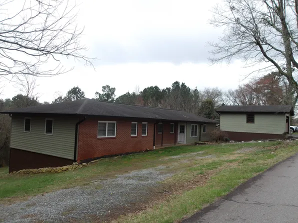 833 Hillcrest Dr, Mc Caysville, GA 30555