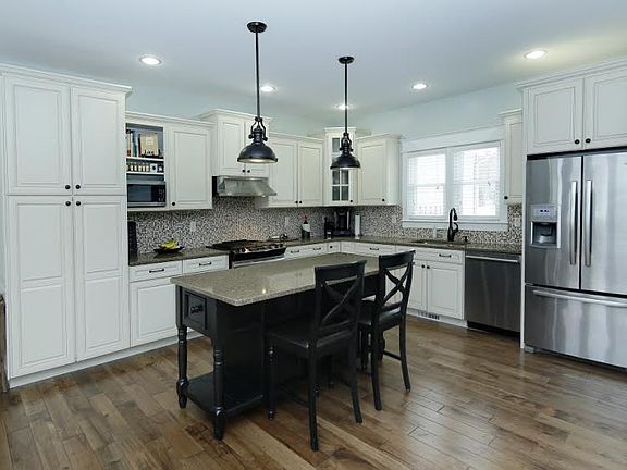 2nd image of 7855 Harvest Hill Ln