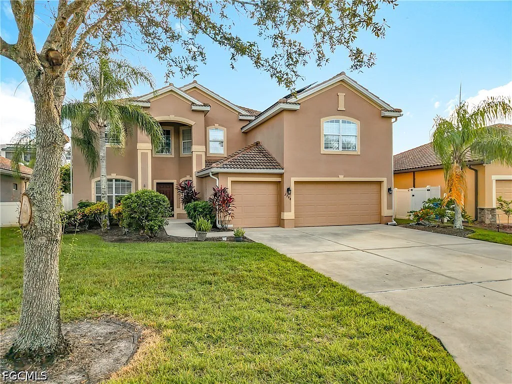 5 bed, 3.0 bath, 3258 sqft, $3,150 — Photo 2
