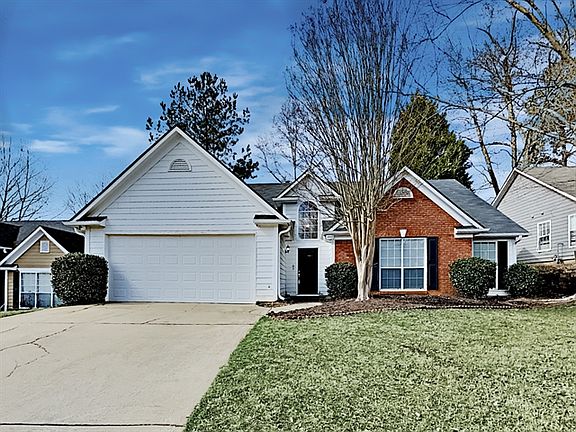2nd image of 2885 Camelot Woods Dr